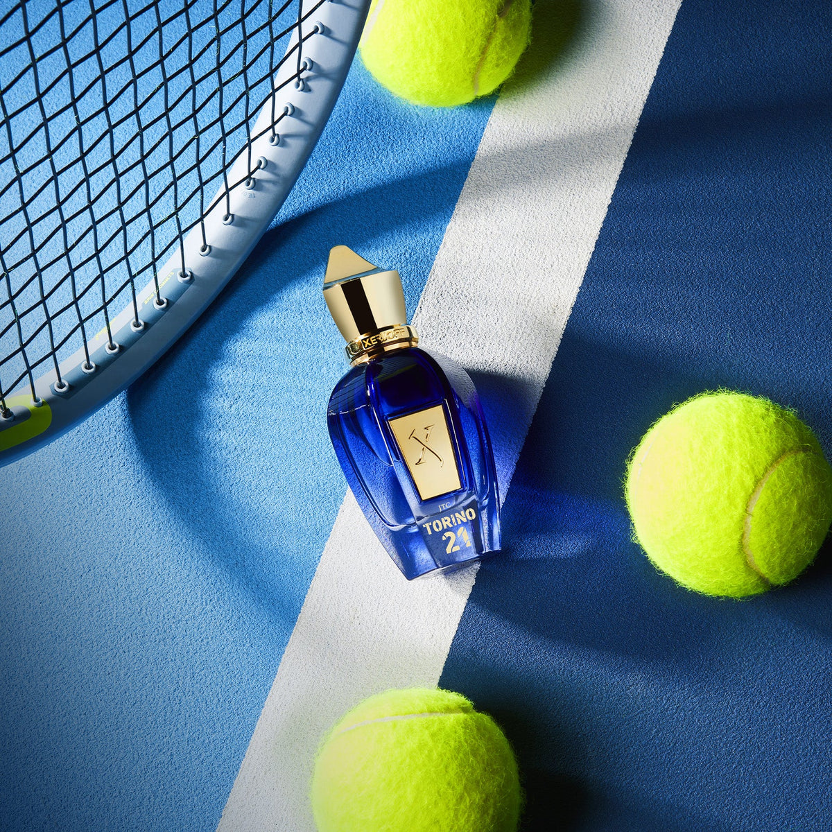 Flacon parfum torino 21 fond court de tennis terre battue bleue